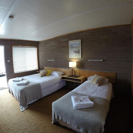 Simpson Hotel Motel Екстер'єр фото